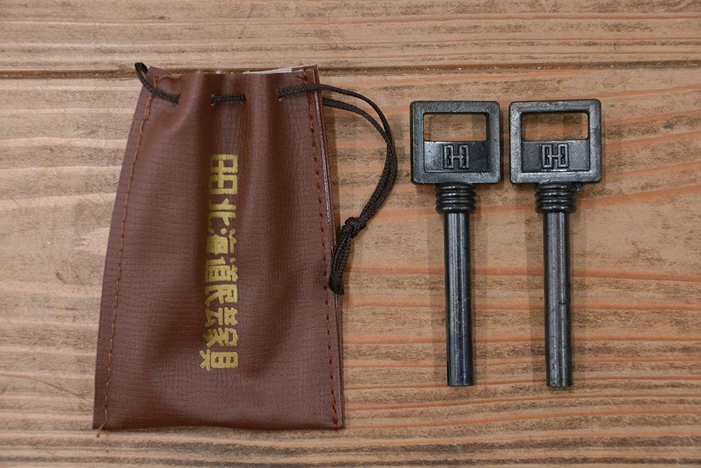 中古　北海道民芸家具ワードローブ(洋服タンス、洋服箪笥)定価約26万円
