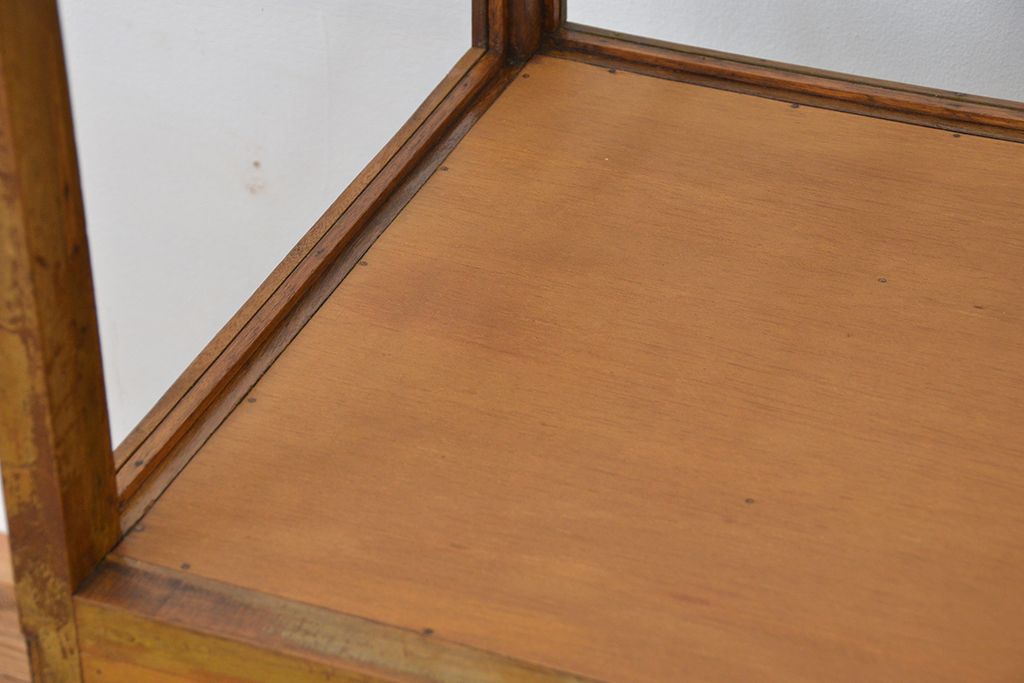 レトロ家具　昭和レトロ　古いナラ材の脚付き縦型ガラスケース(ショーケース)　