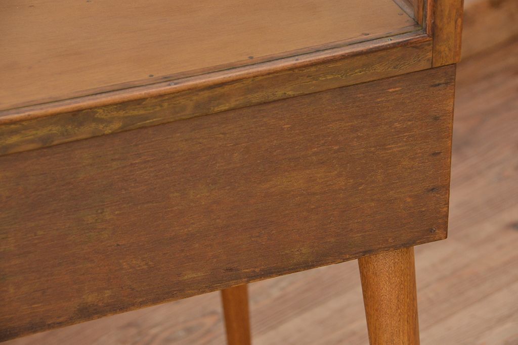レトロ家具　昭和レトロ　古いナラ材の脚付き縦型ガラスケース(ショーケース)　