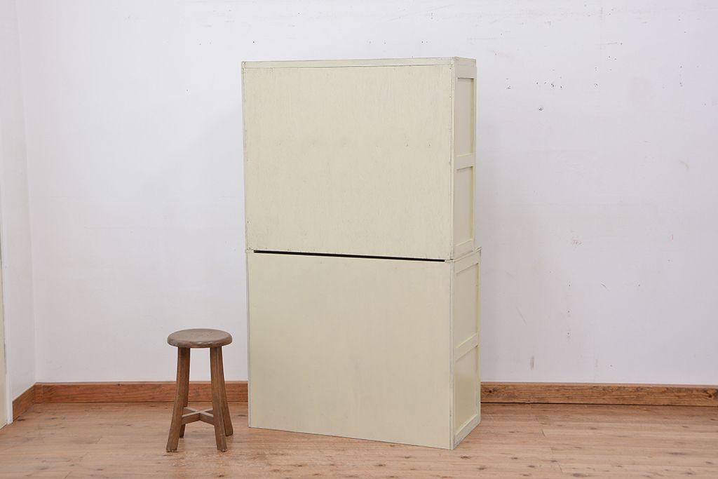 アンティーク家具　☆アンティーク　ペンキの剥げたモールガラス食器棚(収納棚)