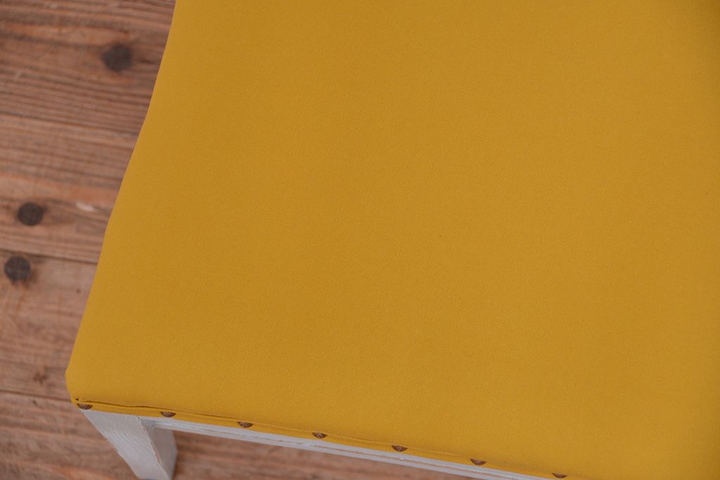 アンティーク家具　アンティーク　ペンキの剥げたシンプルな椅子(イス、チェア)