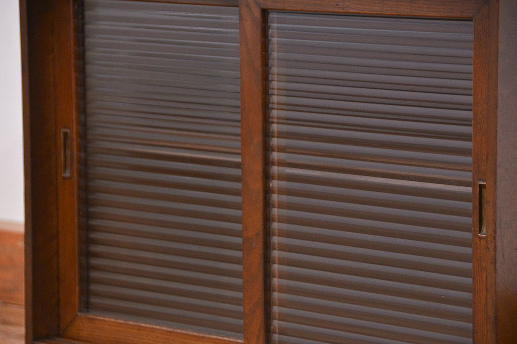 レトロ家具　昭和レトロ　小さなモールガラス収納棚