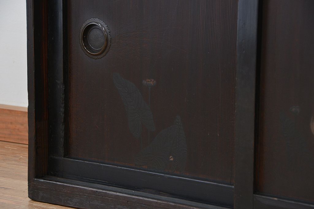 アンティーク家具　古民具・骨董　味わい深い絵画入り引き戸の時代収納棚(箪笥)