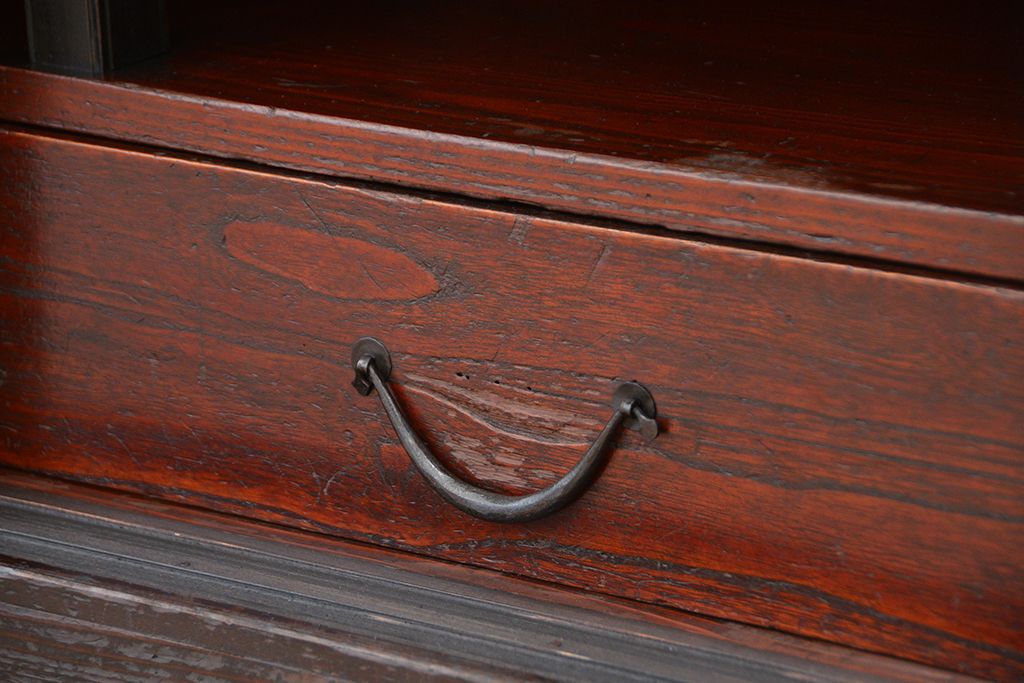 アンティーク家具　古民具・骨董　味わい深い絵画入り引き戸の時代収納棚(箪笥)