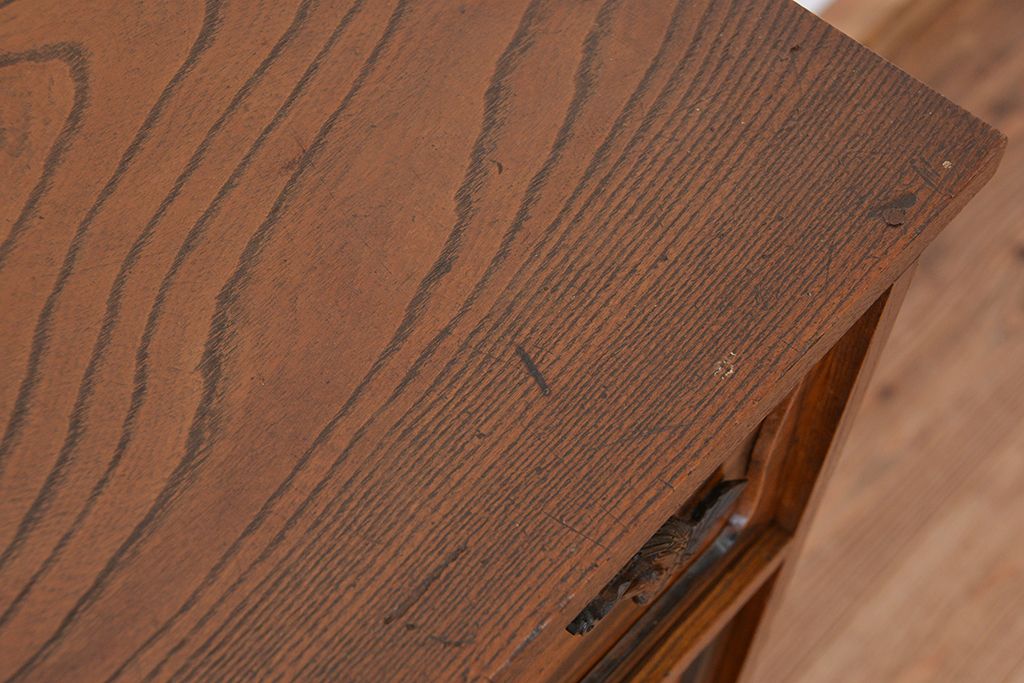 アンティーク家具　古民具・骨董　特注品黒柿孔雀杢と欅材の上質な茶箪笥(水屋箪笥、食器棚、収納棚)