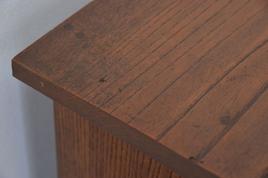 アンティーク家具　古民具・骨董　特注品黒柿孔雀杢と欅材の上質な茶箪笥(水屋箪笥、食器棚、収納棚)