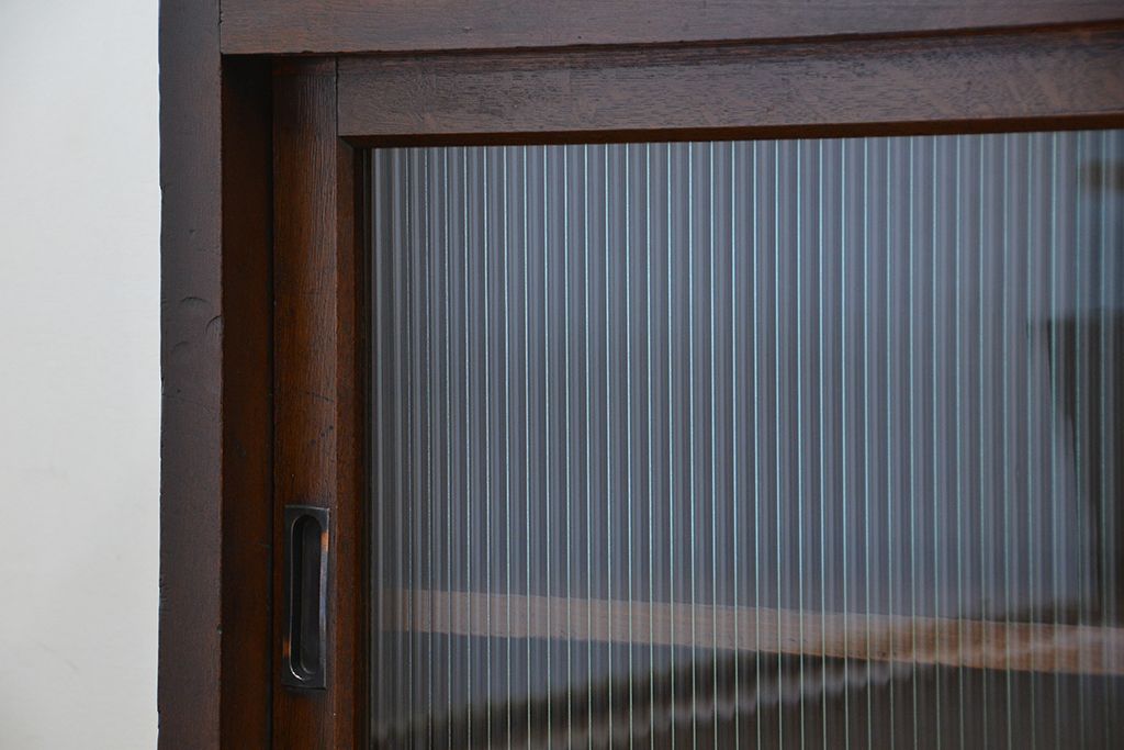 アンティーク家具　アンティーク　使い込まれた重厚なモールガラス入りサイドボード(収納棚、カウンターテーブル)