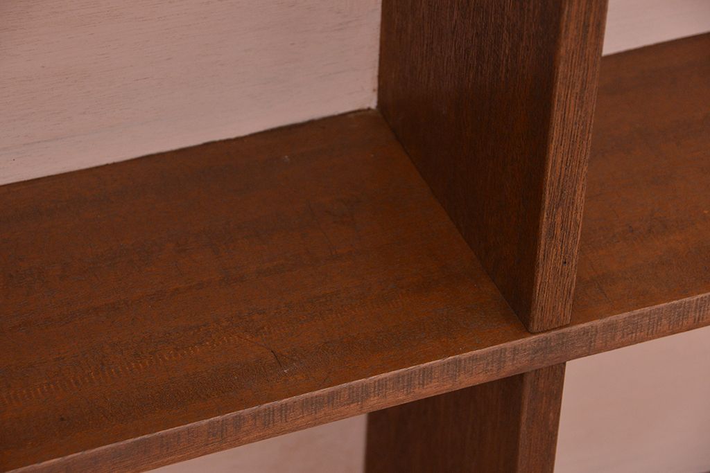 レトロ家具　昭和レトロ　シンプルなペイント薄型飾り棚(2)(本棚)