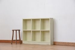 レトロ家具　昭和レトロ　シンプルなペイント薄型飾り棚(6)(本棚)
