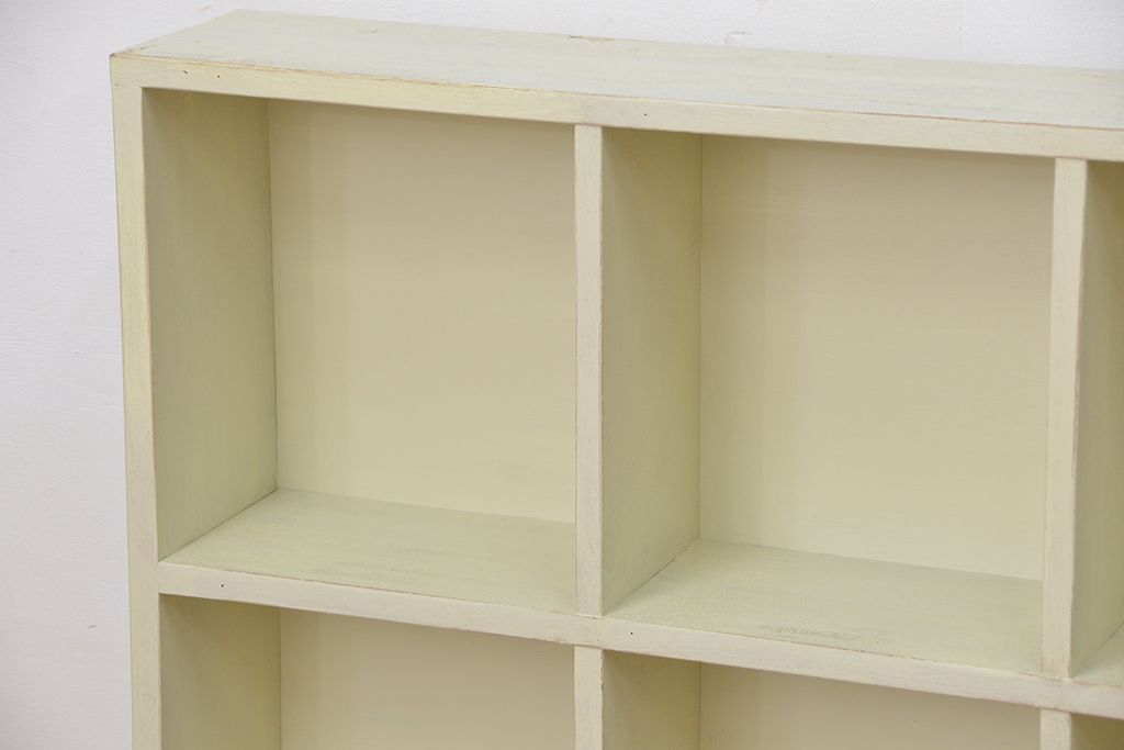 レトロ家具　昭和レトロ　シンプルなペイント薄型飾り棚(6)(本棚)