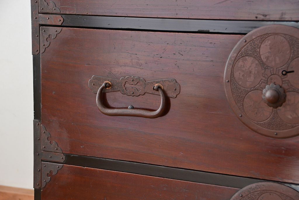 アンティーク家具　古民具・骨董　丸金具の上質な時代箪笥(2)(最上箪笥)