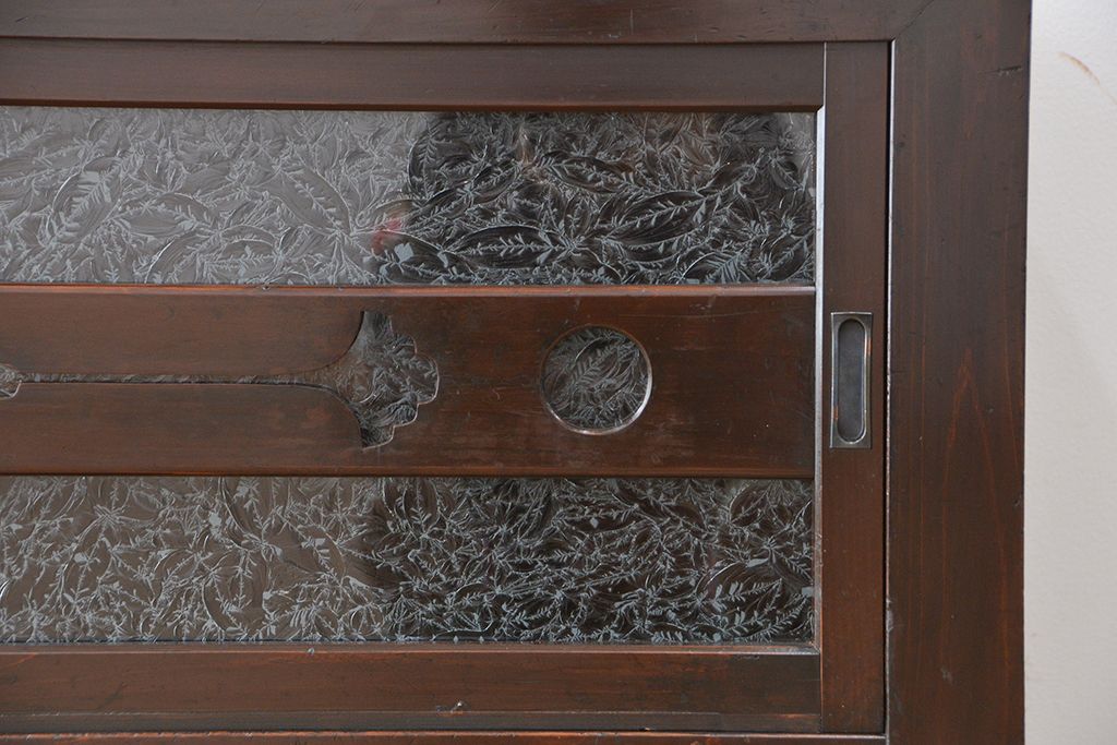 アンティーク家具　アンティーク　味わい深い水屋箪笥ローボード(1)(テレビボード、食器棚、テレビ台、キャビネット、収納棚)