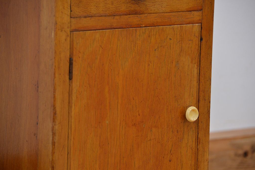 レトロ家具　昭和レトロ　小さな引き出し付き収納棚(サイドテーブル)