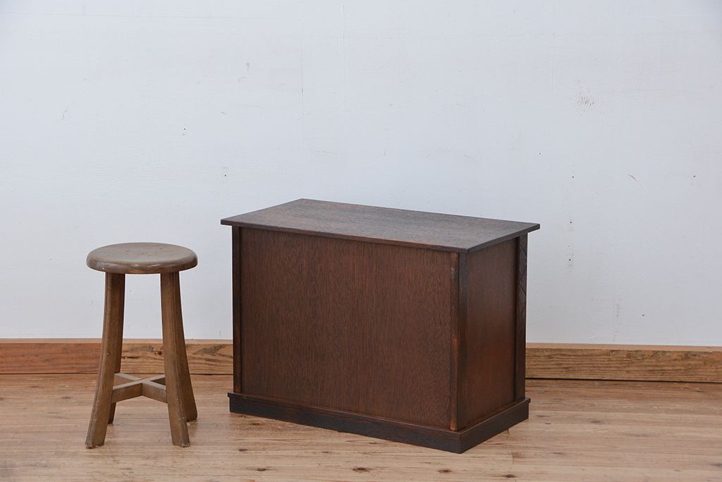 レトロ家具　昭和レトロ　杢目の素晴らしい小さな収納棚(ローボード)