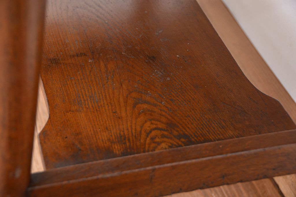 アンティーク家具　アンティーク　シンプルなセンターテーブル(机)
