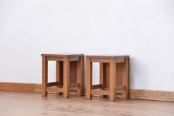レトロ家具　昭和レトロ　古い学校の角スツール2脚セット(1)(イス、椅子)