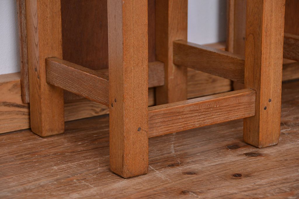 レトロ家具　昭和レトロ　古い学校の角スツール2脚セット(1)(イス、椅子)