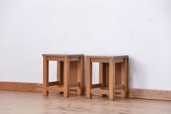 レトロ家具　昭和レトロ　古い学校の角スツール2脚セット(2)(イス、椅子)
