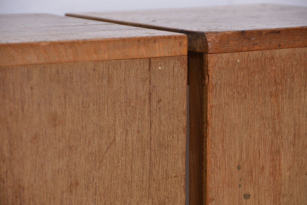 レトロ家具　昭和レトロ　古い学校の角スツール2脚セット(2)(イス、椅子)