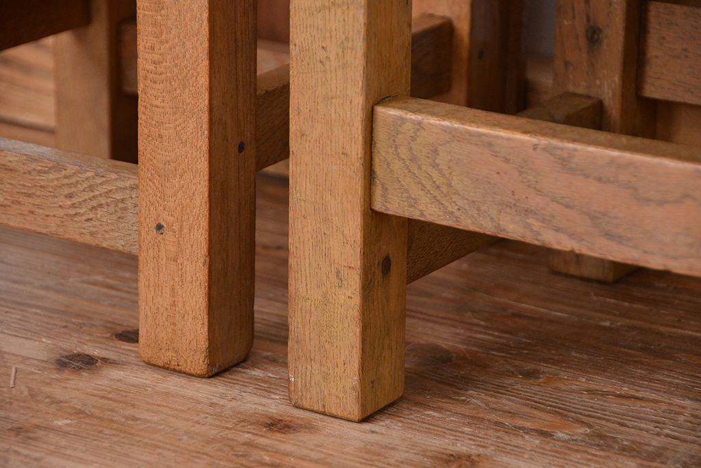 レトロ家具　昭和レトロ　古い学校の角スツール2脚セット(3)(イス、椅子)