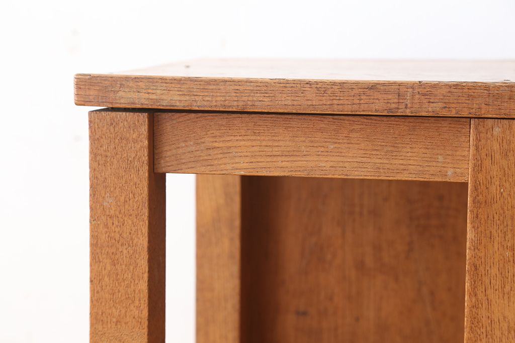 レトロ家具　昭和レトロ　古い学校の角スツール2脚セット(4)(イス、椅子)