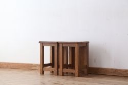 レトロ家具　昭和レトロ　古い学校の角スツール2脚セット(5)(イス、椅子)