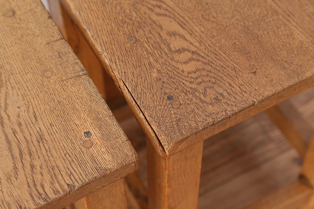 レトロ家具　昭和レトロ　古い学校の角スツール2脚セット(5)(イス、椅子)