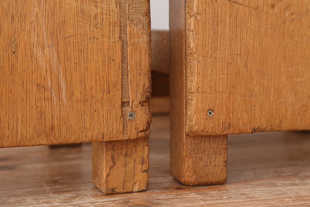 レトロ家具　昭和レトロ　古い学校の角スツール2脚セット(5)(イス、椅子)