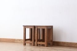 レトロ家具　昭和レトロ　古い学校の角スツール2脚セット(6)(イス、椅子)