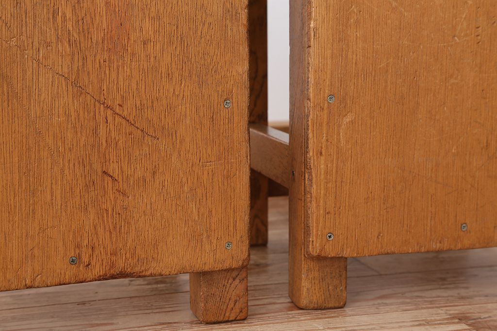 レトロ家具　昭和レトロ　古い学校の角スツール2脚セット(6)(イス、椅子)