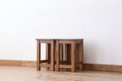 レトロ家具　昭和レトロ　古い学校の角スツール2脚セット(7)(イス、椅子)
