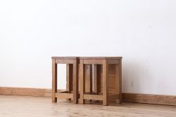 レトロ家具　昭和レトロ　古い学校の角スツール2脚セット(8)(イス、椅子)