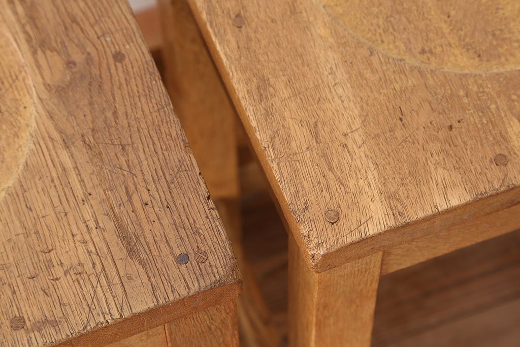 レトロ家具　昭和レトロ　古い学校の角スツール2脚セット(8)(イス、椅子)