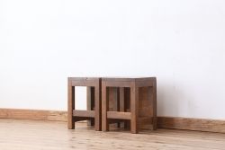 レトロ家具　昭和レトロ　古い学校の角スツール2脚セット(12)(イス、椅子)
