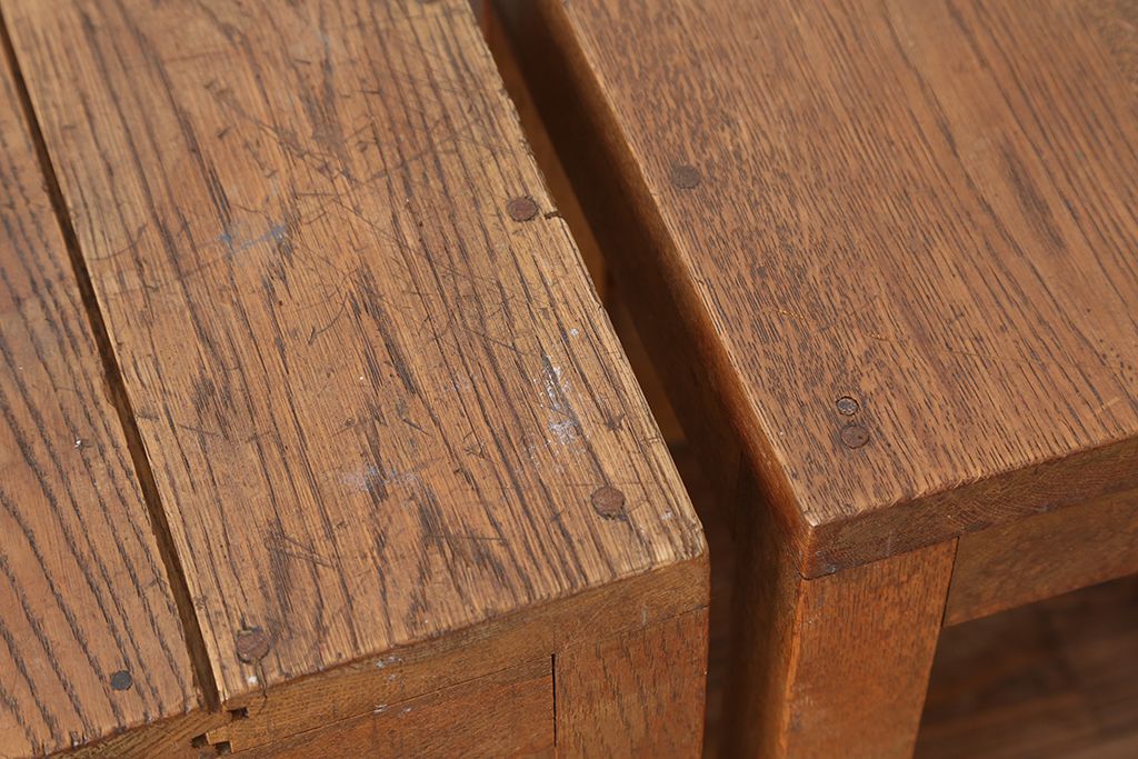 レトロ家具　昭和レトロ　古い学校の角スツール2脚セット(12)(イス、椅子)