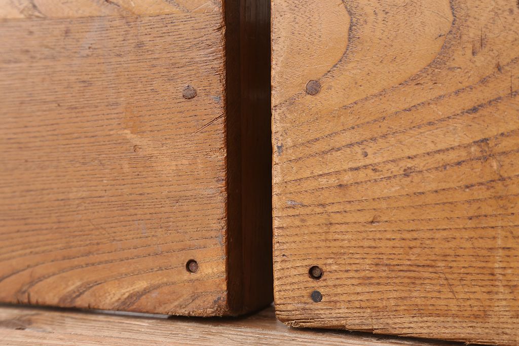 レトロ家具　昭和レトロ　古い学校の角スツール2脚セット(12)(イス、椅子)