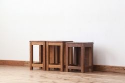 レトロ家具　昭和レトロ　古い学校の角スツール3脚セット(椅子、イス)