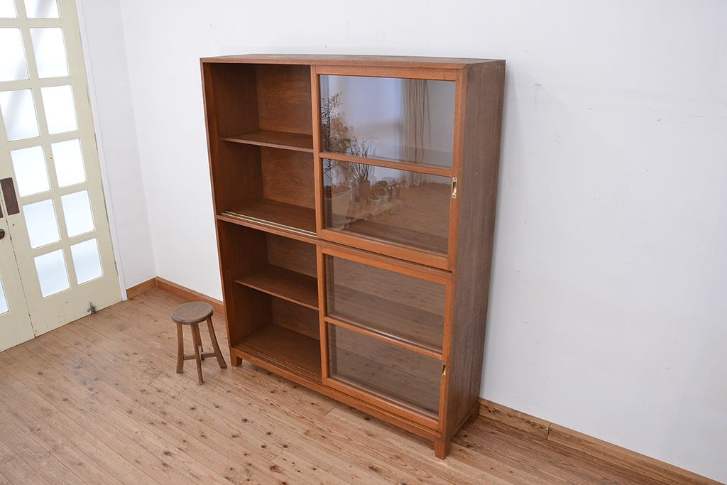 レトロ家具　昭和レトロ　脚付きの大きな収納棚(飾り棚、ガラスケース、本棚)