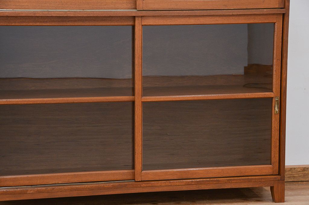 レトロ家具　昭和レトロ　脚付きの大きな収納棚(飾り棚、ガラスケース、本棚)