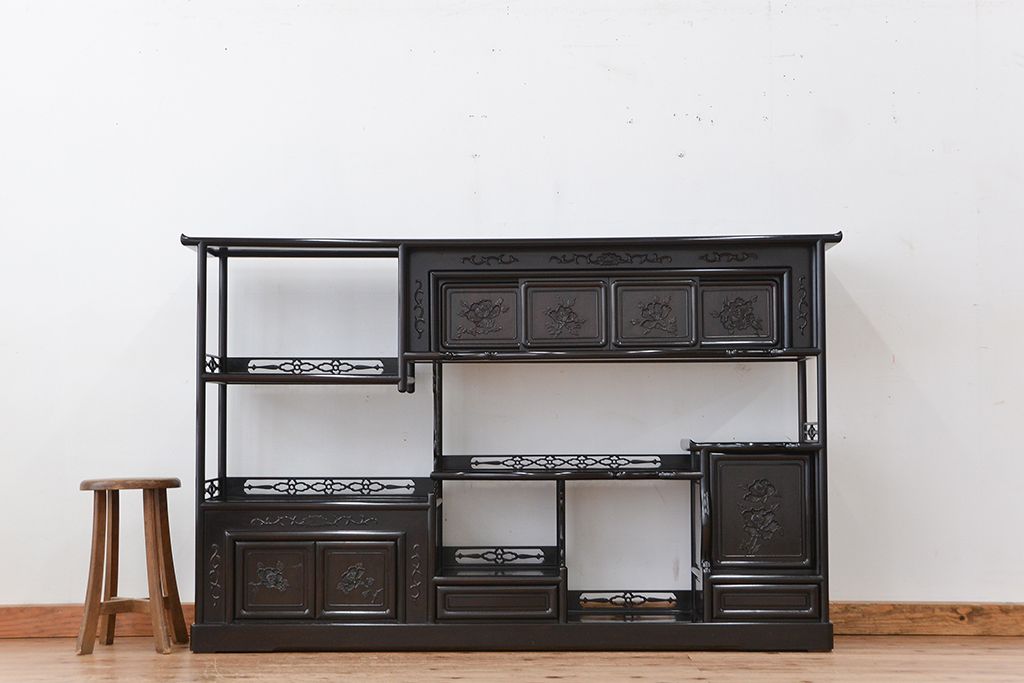 アンティーク家具　1960年代　重厚な黒檀飾り棚(茶棚)
