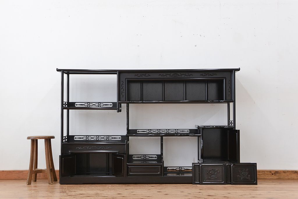アンティーク家具　1960年代　重厚な黒檀飾り棚(茶棚)