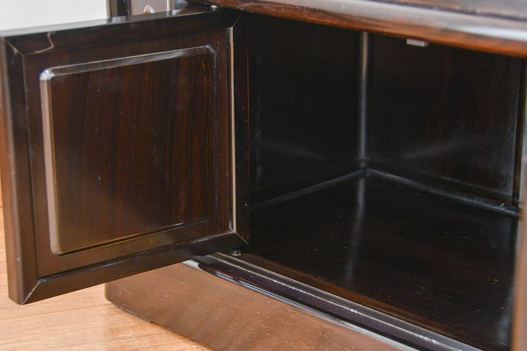 アンティーク家具　1960年代　重厚な黒檀飾り棚(茶棚)
