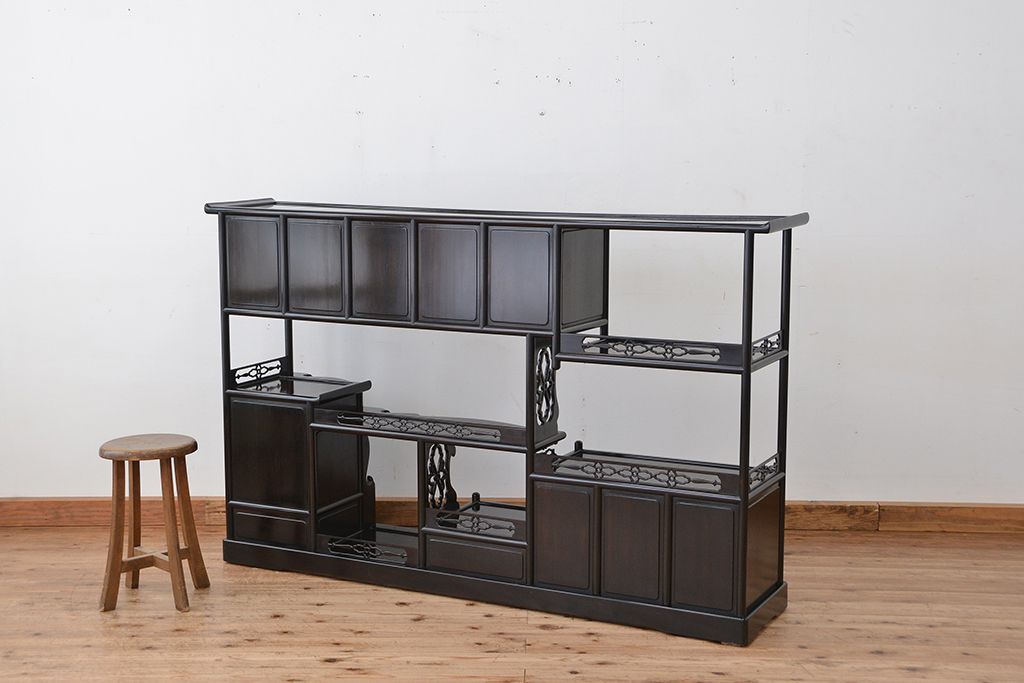 アンティーク家具　1960年代　重厚な黒檀飾り棚(茶棚)