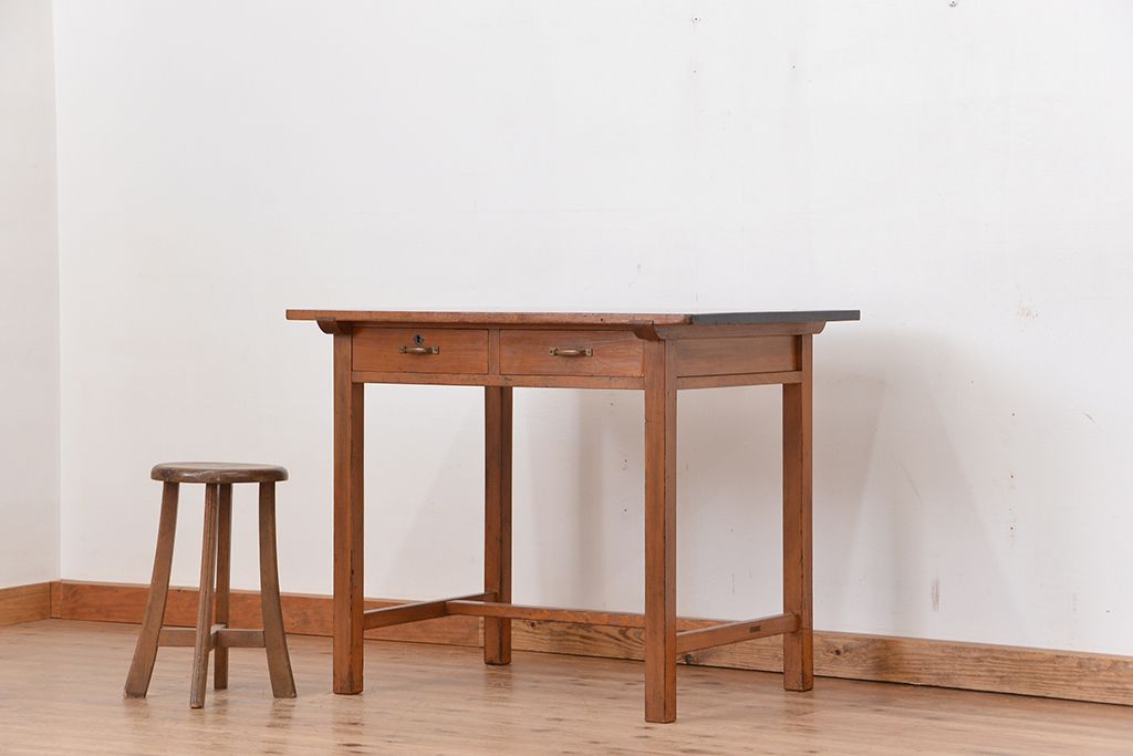 アンティーク家具　★アンティーク　古い木のシンプルな平机(テーブル)