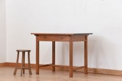 アンティーク家具　★アンティーク　古い木のシンプルな平机(テーブル)