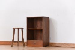 アンティーク家具　アンティーク　古い木の小さな飾り棚(本棚)
