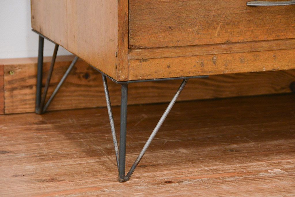 レトロ家具　昭和レトロ　鉄脚付き10杯引き出しローチェスト