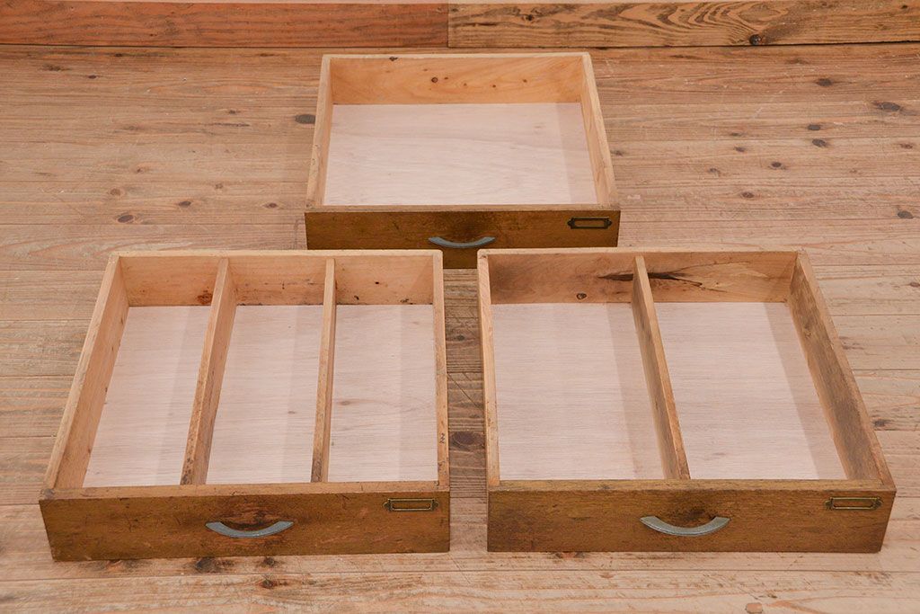レトロ家具　昭和レトロ　鉄脚付き10杯引き出しローチェスト