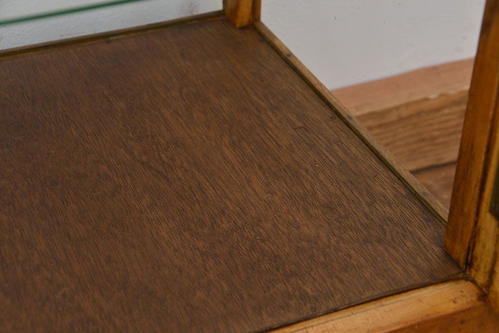 アンティーク家具　アンティーク　古いパン屋の縦型ガラスケース(飾り棚)