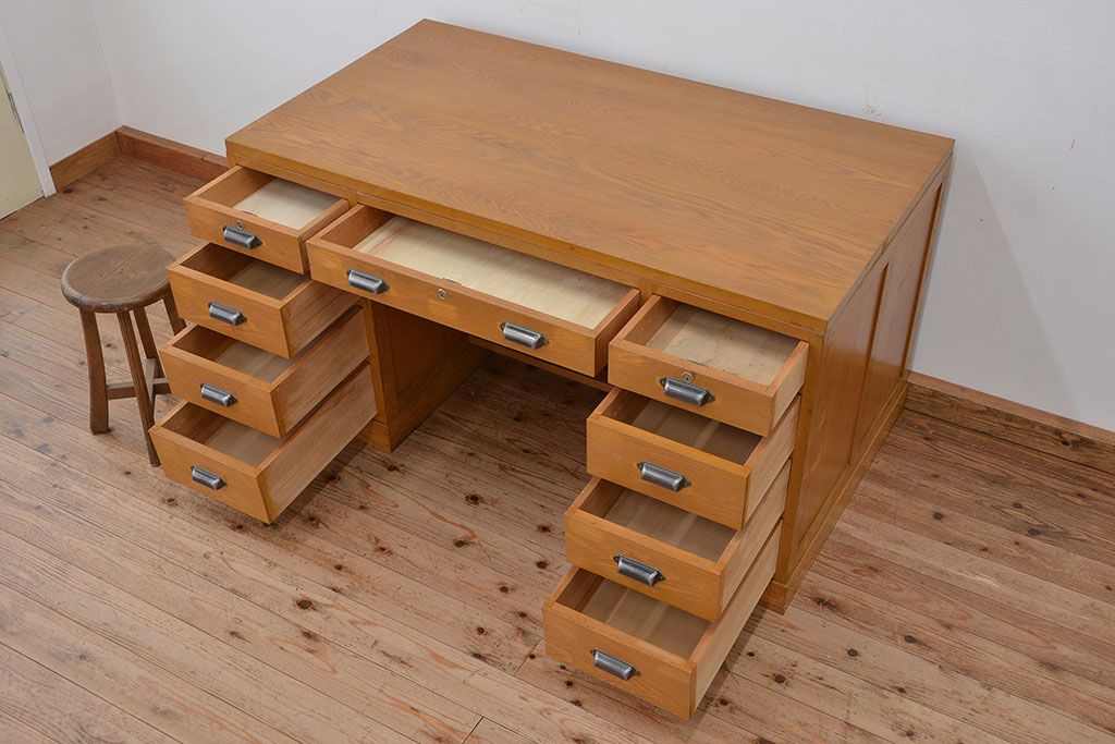 レトロ家具　昭和レトロ　1960年頃タモ材の大きな両袖机(カウンターテーブル、作業台)